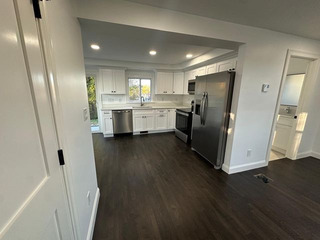 8 Thompson Rd, Webster, MA 01570