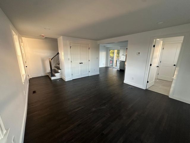 8 Thompson Rd, Webster, MA 01570