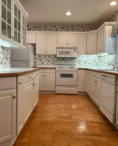 5220 Spring Circle, Shorewood, MN 55331