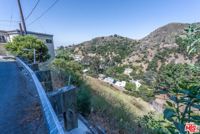 6448 Weidlake Drive, Los Angeles, CA 90068