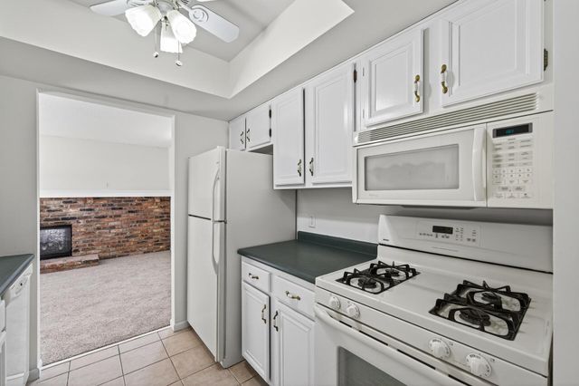 8811 42nd Avenue N, New Hope, MN 55427