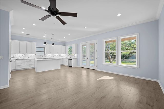 24 St Andrews Pl, Rockport, TX 78382