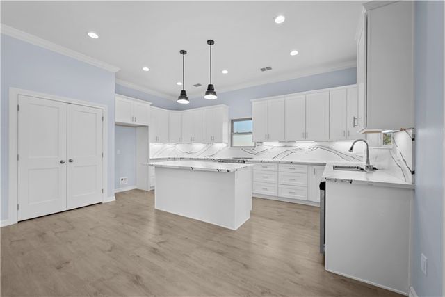 24 St Andrews Pl, Rockport, TX 78382