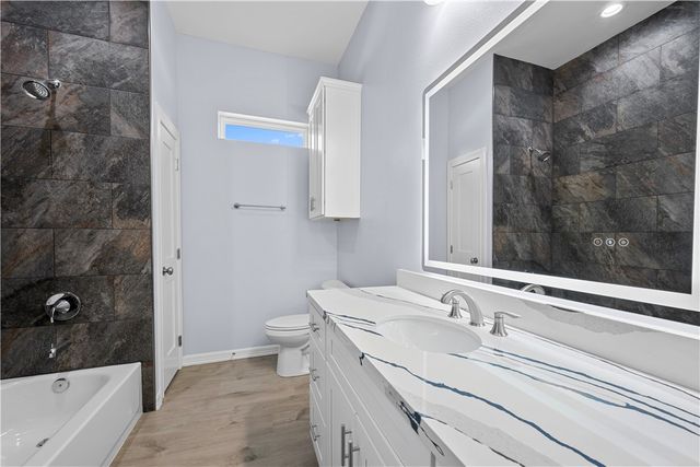 24 St Andrews Pl, Rockport, TX 78382