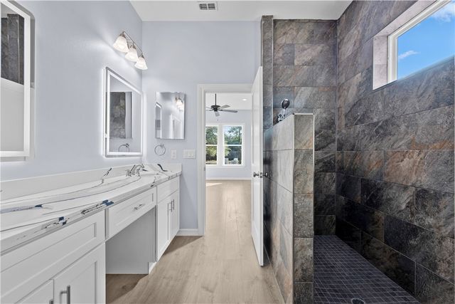 24 St Andrews Pl, Rockport, TX 78382