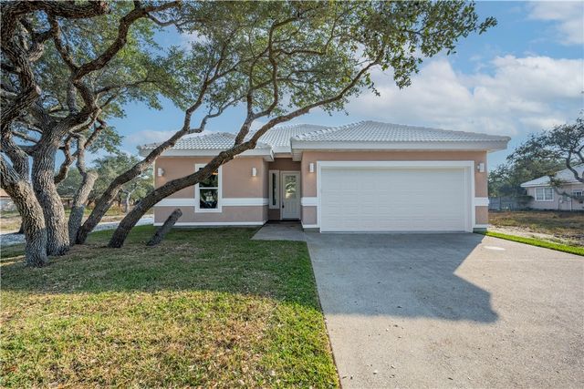 24 St Andrews Pl, Rockport, TX 78382