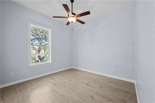 24 St Andrews Pl, Rockport, TX 78382