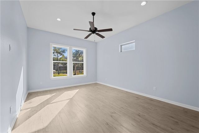 24 St Andrews Pl, Rockport, TX 78382