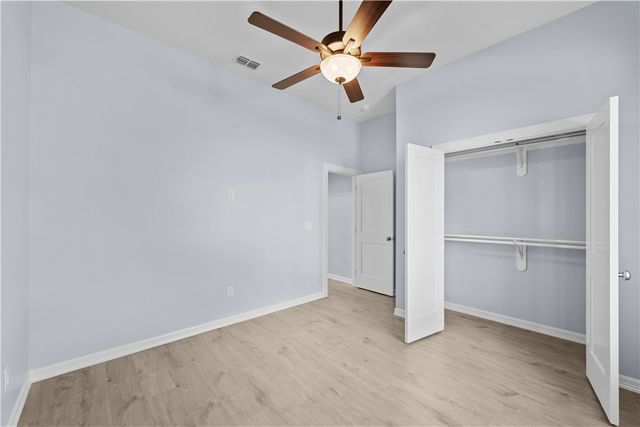 24 St Andrews Pl, Rockport, TX 78382