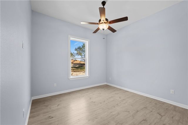 24 St Andrews Pl, Rockport, TX 78382