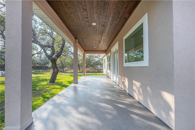 24 St Andrews Pl, Rockport, TX 78382