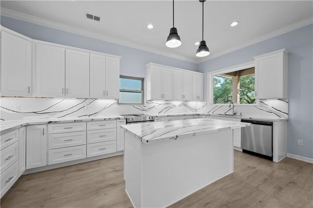 24 St Andrews Pl, Rockport, TX 78382