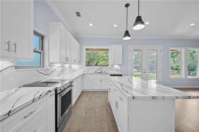 24 St Andrews Pl, Rockport, TX 78382