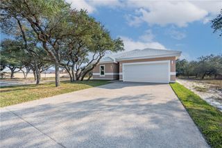 24 St Andrews Pl, Rockport, TX 78382