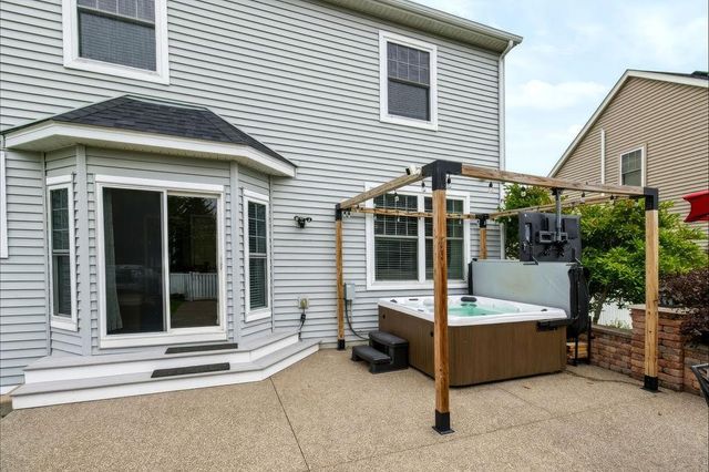 8547 Kirkwood Lane N, Maple Grove, MN 55369