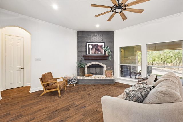 514 Oak Hills Drive, Newark, TX 76071