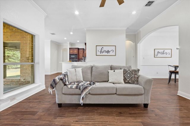 514 Oak Hills Drive, Newark, TX 76071