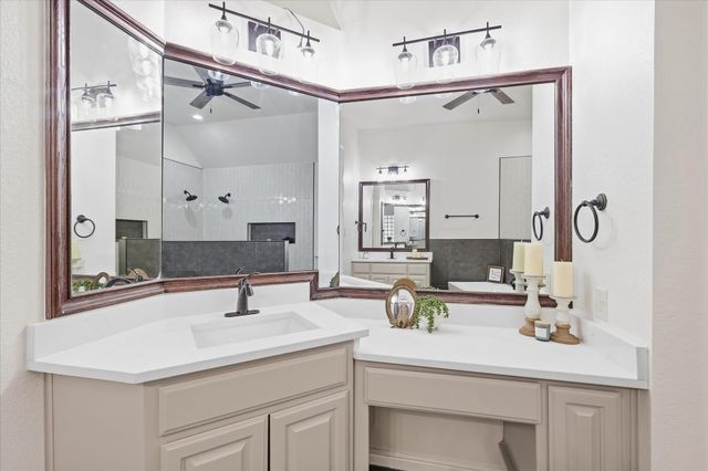 514 Oak Hills Drive, Newark, TX 76071