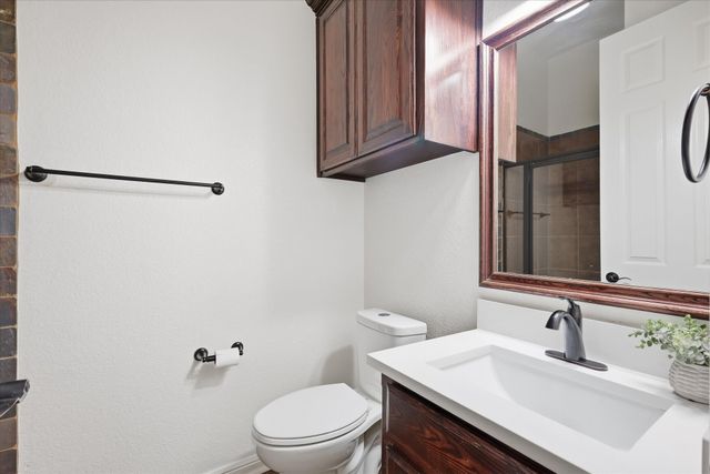 514 Oak Hills Drive, Newark, TX 76071