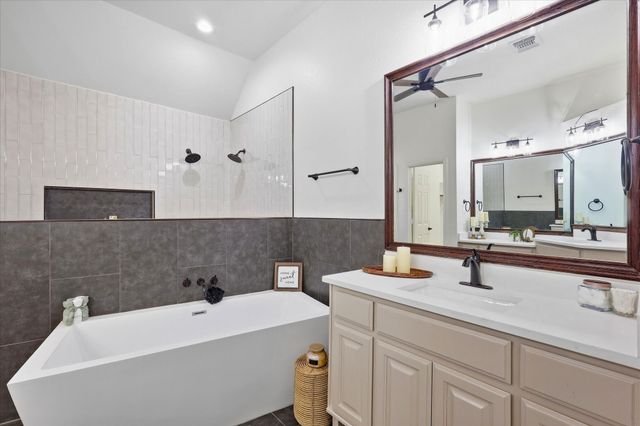 514 Oak Hills Drive, Newark, TX 76071