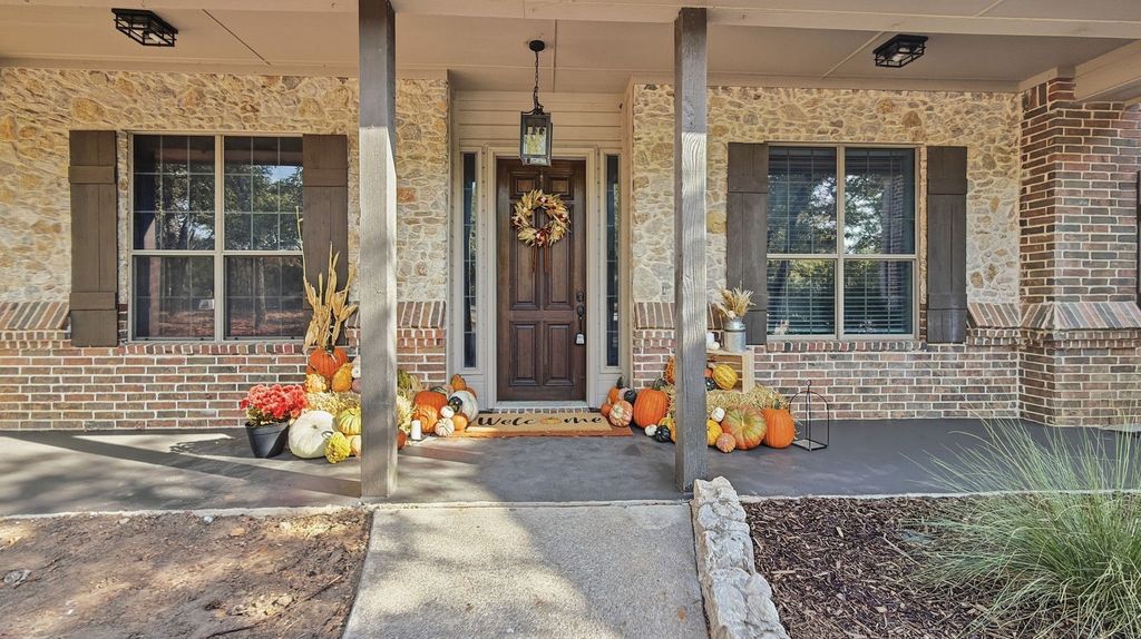 514 Oak Hills Drive, Newark, TX 76071