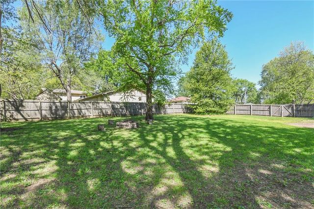 16006 Lawrence Avenue, Belton, MO 64012