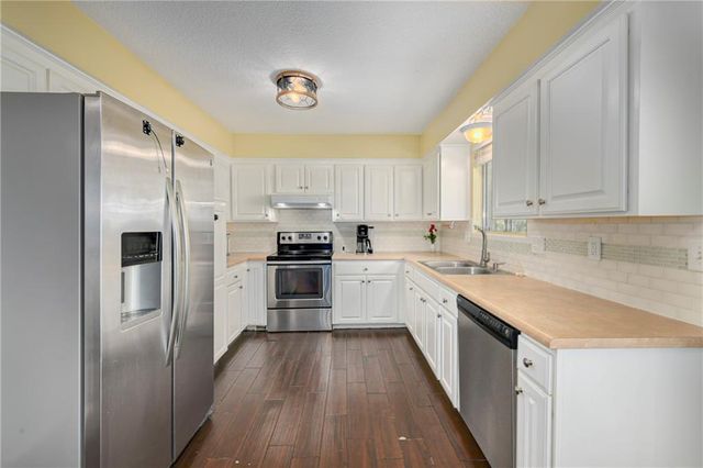 16006 Lawrence Avenue, Belton, MO 64012