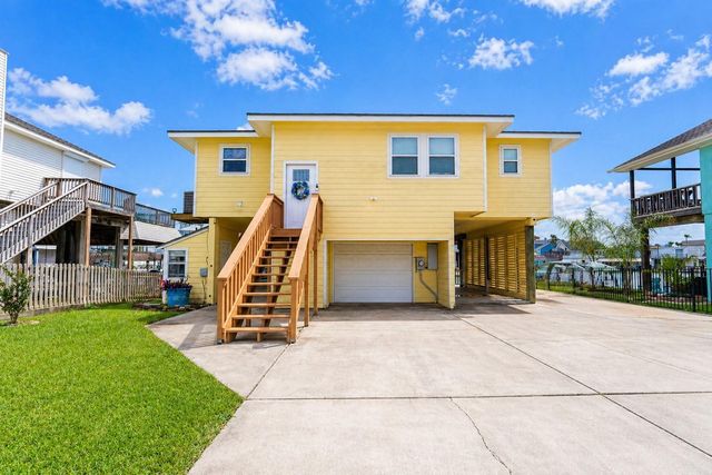 1319 Maui Drive, Tiki Island, TX 77554
