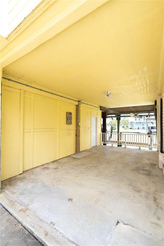 1319 Maui Drive, Tiki Island, TX 77554