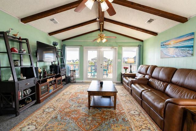 1319 Maui Drive, Tiki Island, TX 77554