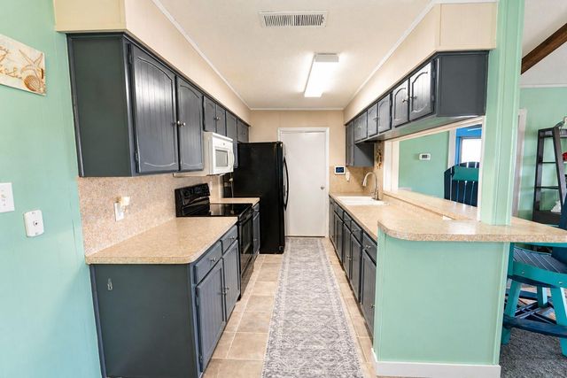 1319 Maui Drive, Tiki Island, TX 77554