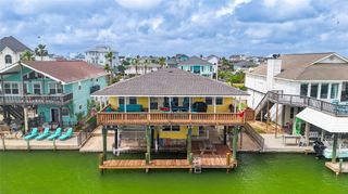 1319 Maui Drive, Tiki Island, TX 77554