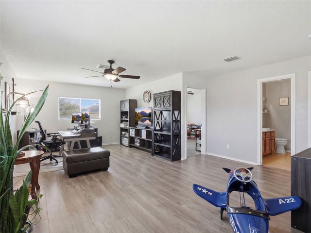 216 Hawks MDWS, Schertz, TX 78154