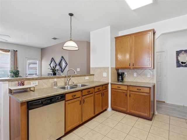 216 Hawks MDWS, Schertz, TX 78154