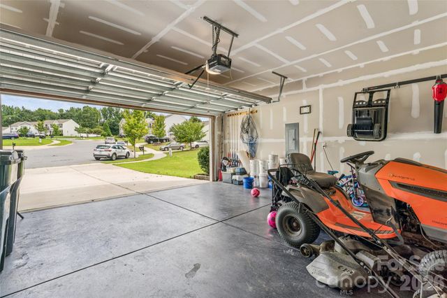 1076 SE Tangle Ridge Drive SE, Concord, NC 28025