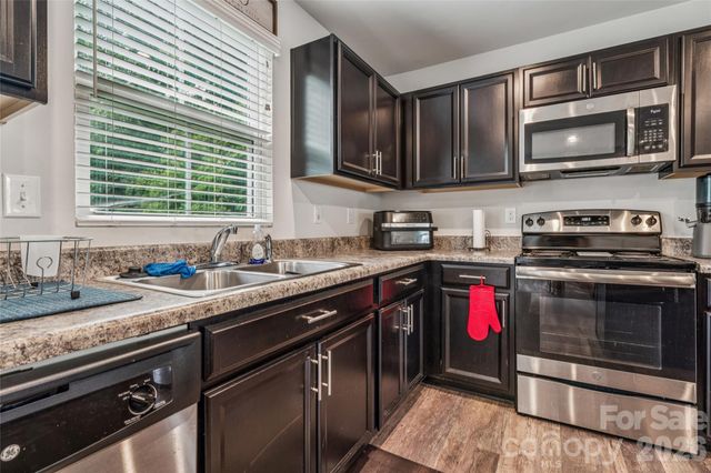 1076 SE Tangle Ridge Drive SE, Concord, NC 28025