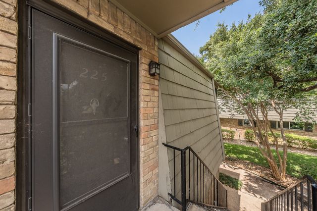 7706 Meadow Road 225, Dallas, TX 75230