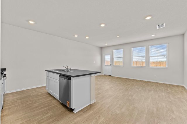 132 Kendall LN, Maxwell, TX 78656