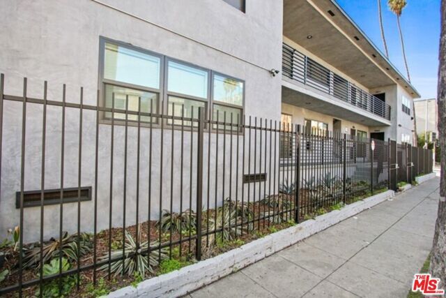 3148 James M Wood Boulevard, Los Angeles, CA 90006