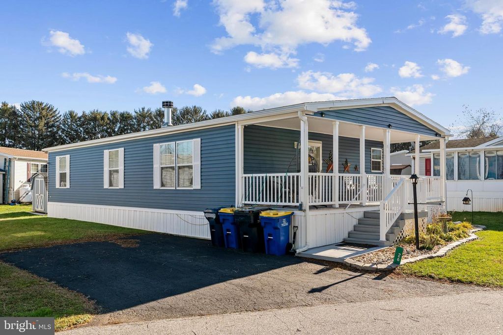 26 RUTH DR, Gordonville, PA 17529