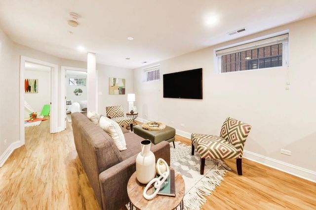 1620 N Artesian Avenue, Chicago, IL 60647