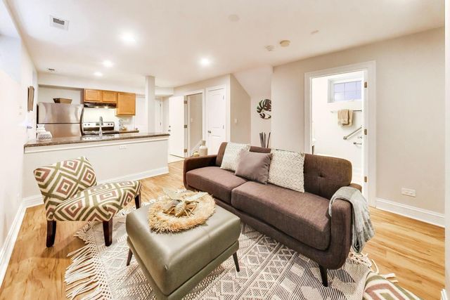 1620 N Artesian Avenue, Chicago, IL 60647