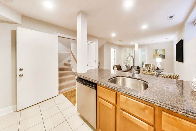 1620 N Artesian Avenue, Chicago, IL 60647