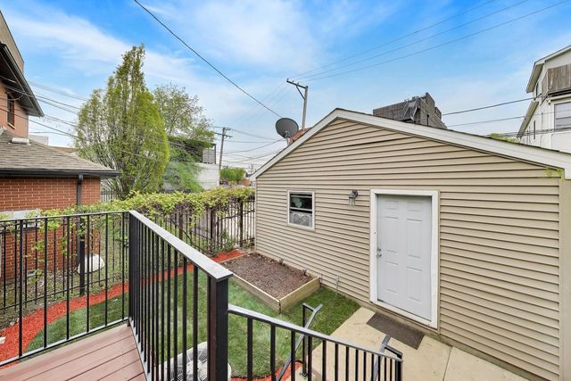 1620 N Artesian Avenue, Chicago, IL 60647