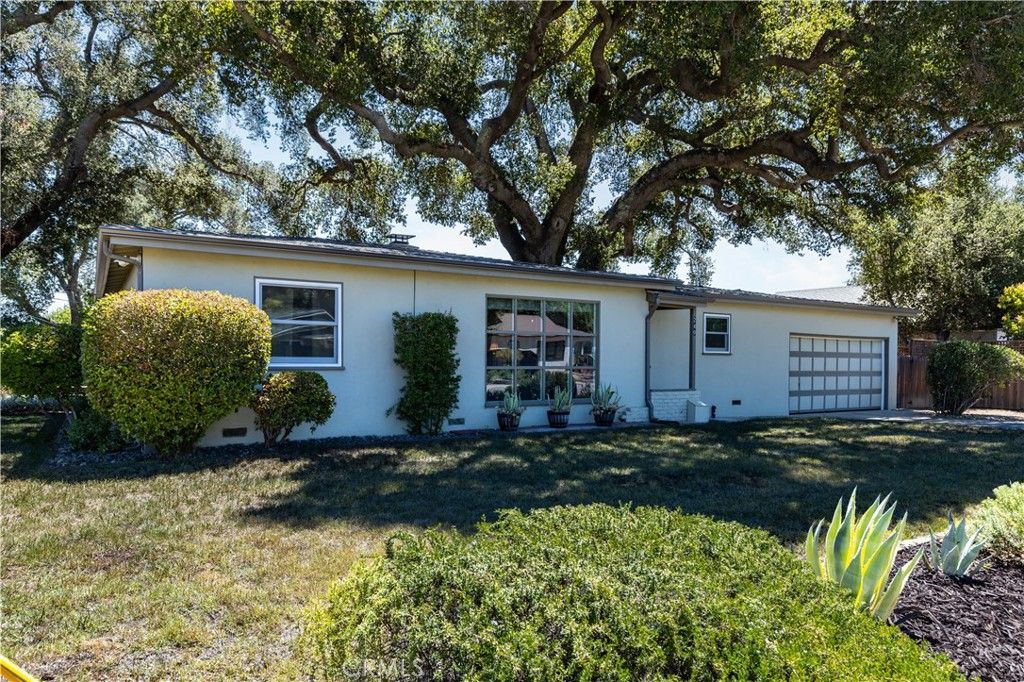 Image 2 of property listing at 240 Oak, Paso Robles, CA 93446