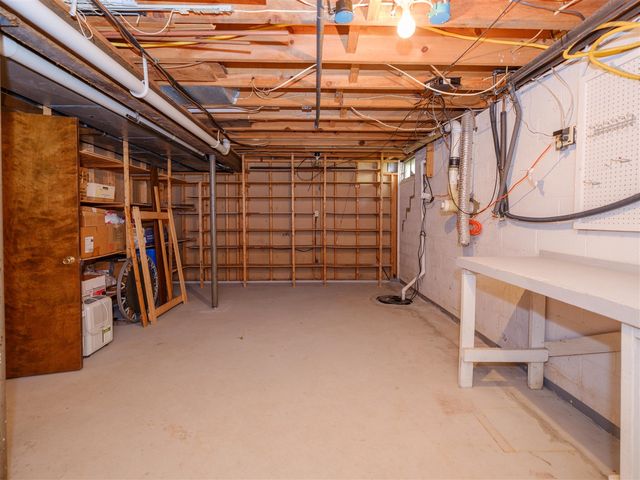 726 Sycamore Bend, Plainwell, MI 49080