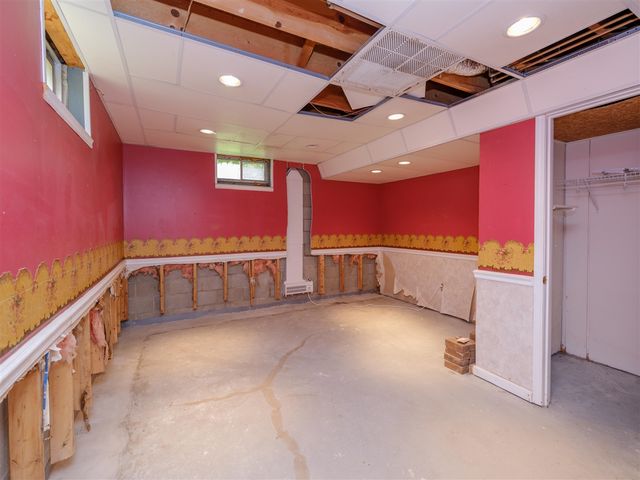726 Sycamore Bend, Plainwell, MI 49080