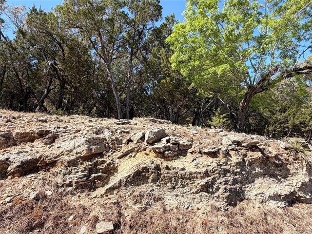 124 Calhoon CT, Canyon Lake, TX 78133