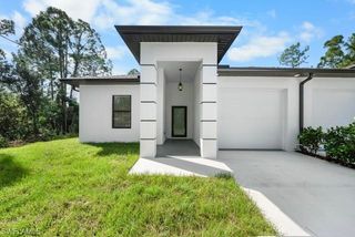 2400 Wanda AVE N, Lehigh Acres, FL 33971