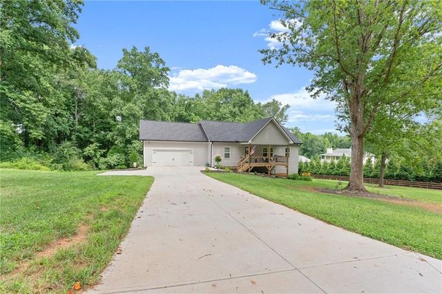 7280 Log Cabin Road, Cumming, GA 30028